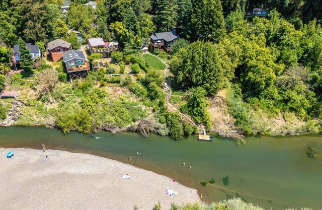 Point of View~NEW Stunning & Epic Home! Private Dock! w/Hot Tub, Pups, WiFi