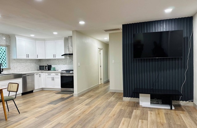 Pomona Spacious Fun Cozy Home