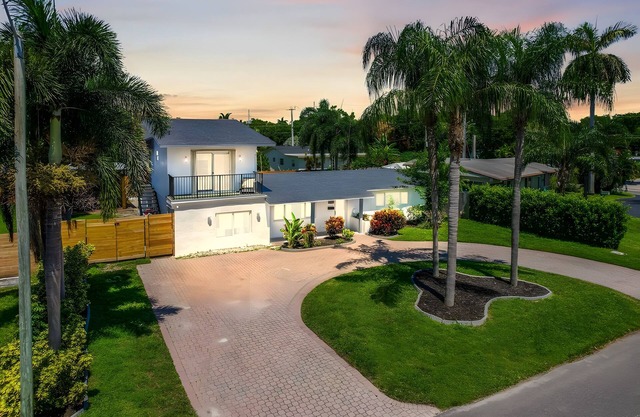 Pompano Gem < 1 mi to Beach & 12 Pickleball courts