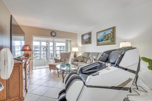 Pool Access, 9 Mi to Pompano Beach Breezy Condo!