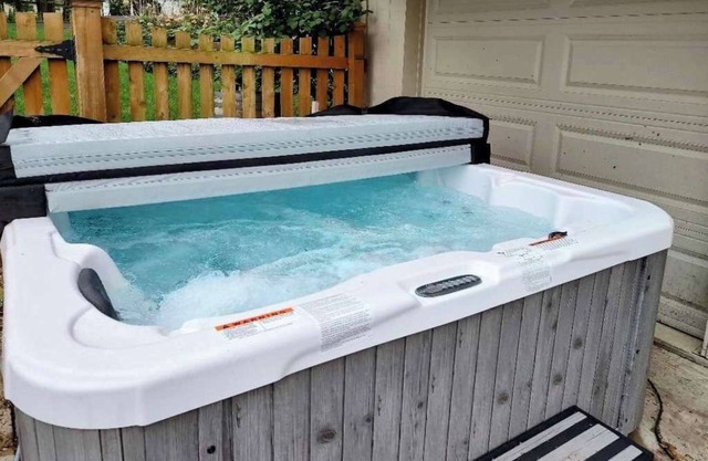 Pool, Arcade, Hot Tub and more @16th and Aldeen