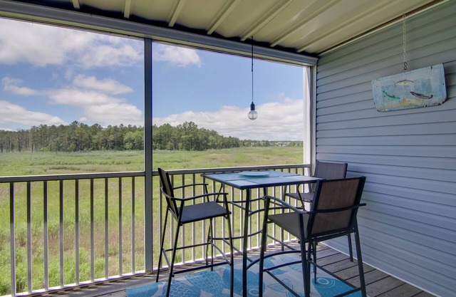 ¡NUEVO! Condominio con vista al mar con piscina y acceso al campo de golf