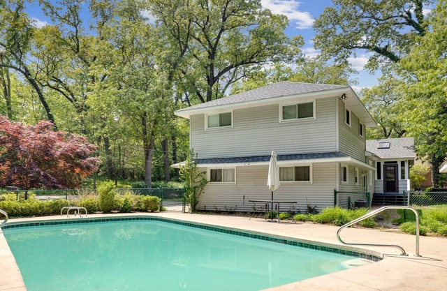 Pool, Hot Tub, Private Beach Access? Absolutely!