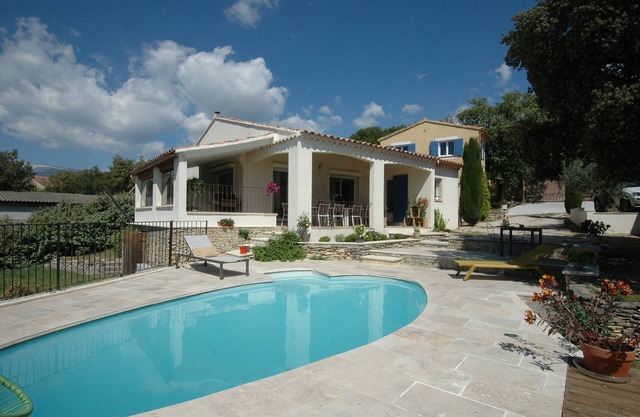 POOL HOUSE WITH BEAUTIFUL VIEW