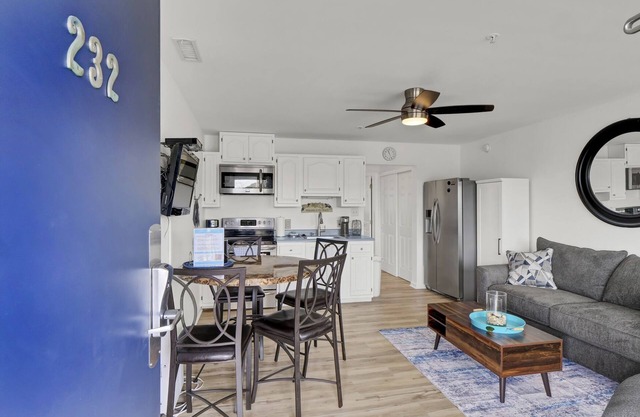 Pool, Marinas & Waterfront Dining Nearby @ The Waterway 232