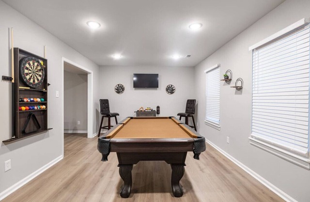 Pool Table Paradise: 3 BR Getaway in RVA!