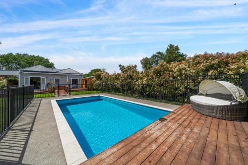 Poolside Villa on Dublin - Martinborough Retreat