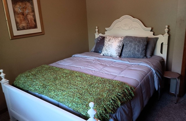 Poplar Estate is a 3 bedroom, 3 bath house in a safe, friendly neighborhood.