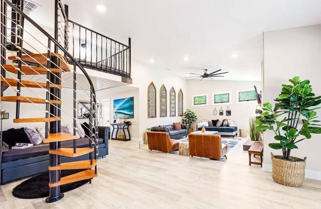 Poppy Cottage with Spa, Modern Luxury