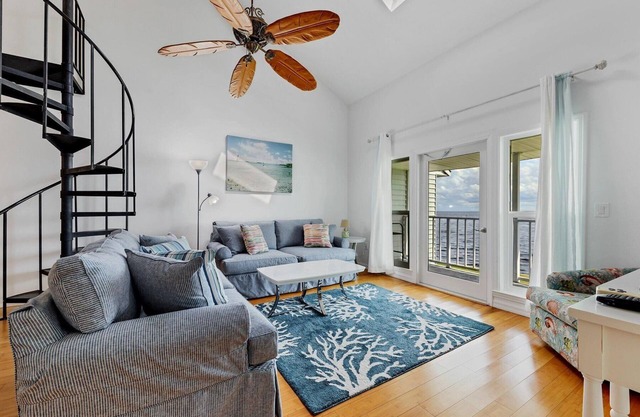 Port Charlotte Private Waterfront Condo WA4410-317