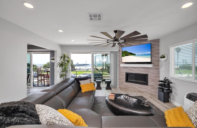 INCREÍBLES OCEAN VIEWS, 3 dormitorios / 2 baños condominio en ecléctico Seal BEach