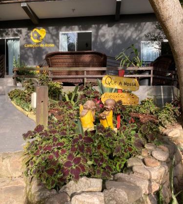 Pousada Coração do Rosa - com Piscina Jacuzzi charme e conforto Pertinho do centrinho do Rosa