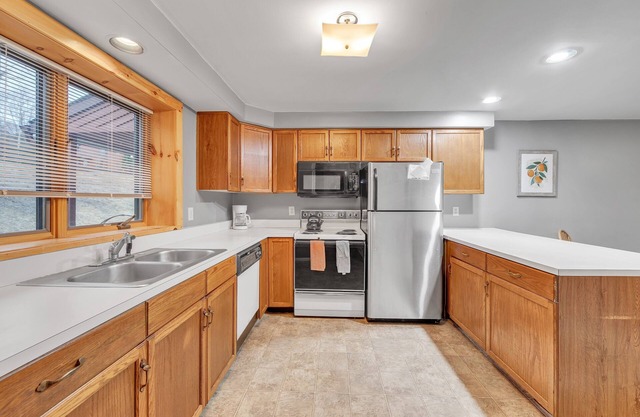 Powder Pass 11j - Cozy End Unit Retreat 3 Bedroom Townhouse by The Summit at Gore Mountain