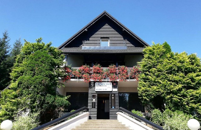 Prenočišča MRAZ *** Habitación doble clásica, baño privado, balcón, vista a las colinas