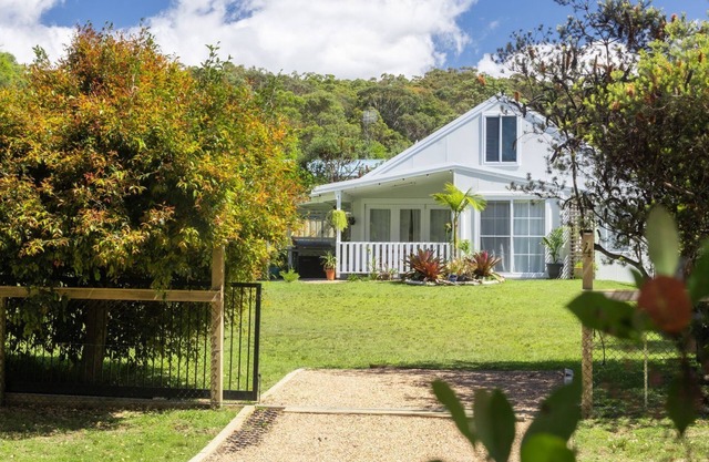 Pretty Beach Cottage