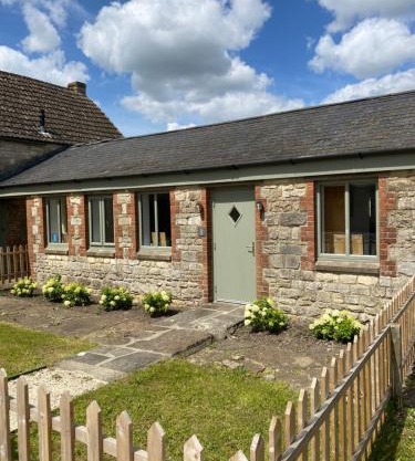 Pretty cottage near Cirencester