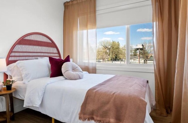 Pretty in Pink | Hot Tub | 10 min to WEM | KingBed