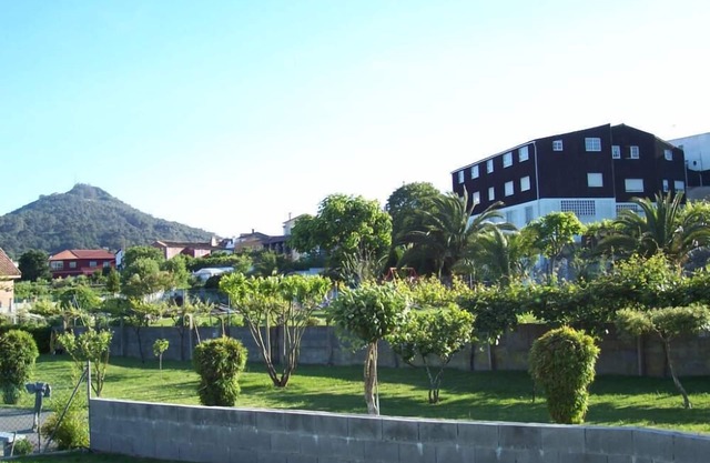 LOCURA DE PRECIOS EN LAS RIAS BAJAS: APARTAMENTO PARA 4 CON PARKING Y PISCINA.