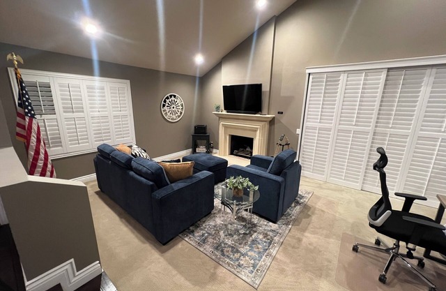 Primary Bedroom+ 2 bedrooms w/Queen Beds! Near Disneyland! Private Large Pool!