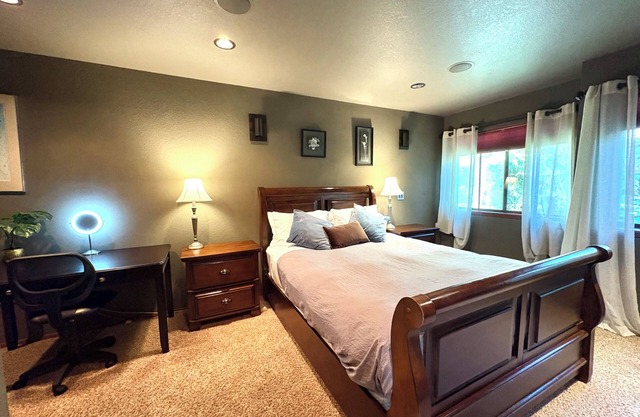 Prime 2BR Condo in Downtown Bellevue