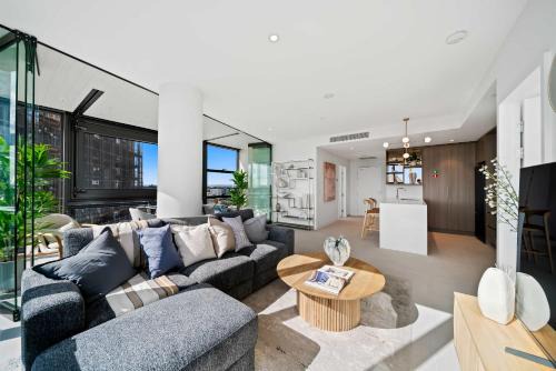 Prime Location CBD with Pool & Gym