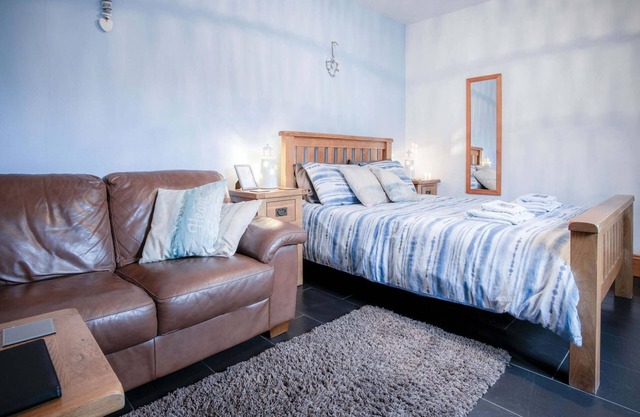 Primrose - 1 Bedroom Cottage - Llanteg