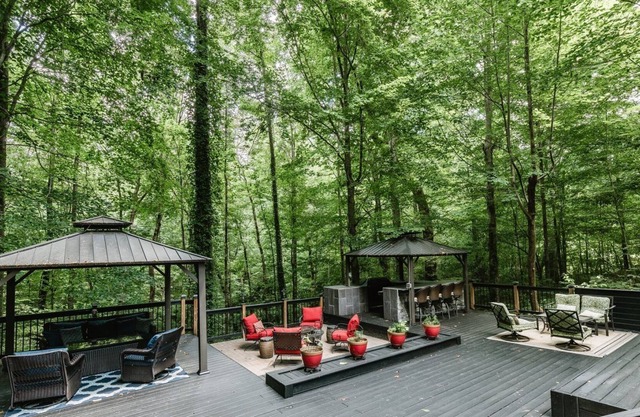 Primrose Point - Immersed in Outdoor Beauty