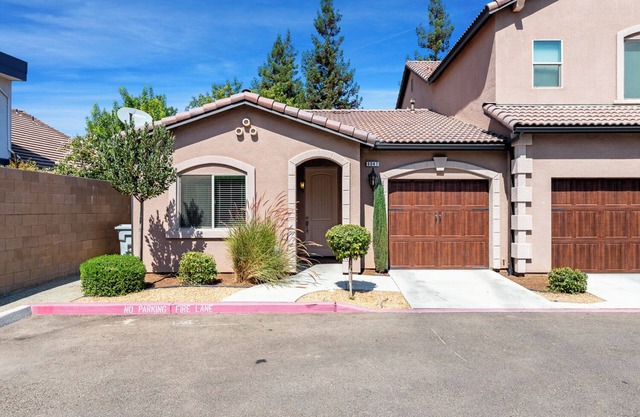 Pristine Luxury Townhouse for Professionals