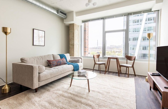 Pristine Studio in The Carlyle Dist w/ Concierge