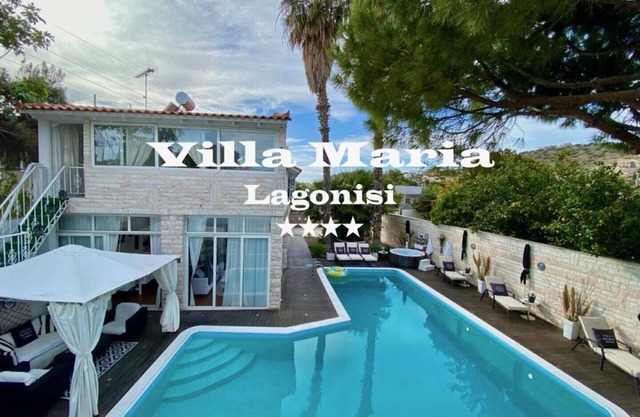 Private 1st floor villa, with pool, jacuzzi, across the beach with mountain view