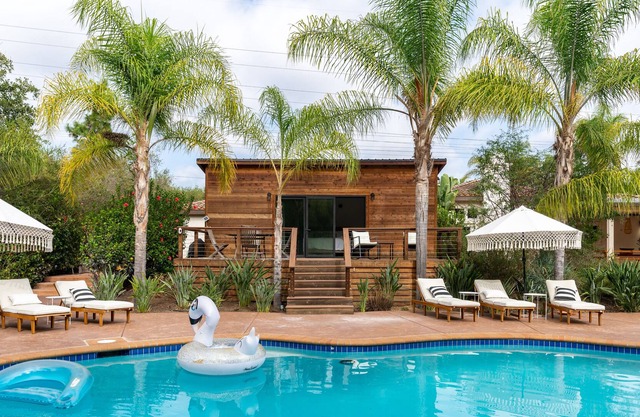 PRIVATE 4 ACRE ViILLA RESORT, w/5BR & POOL