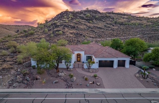 Private 5 Bedroom Resort with Pool Backing Mountain Preserve