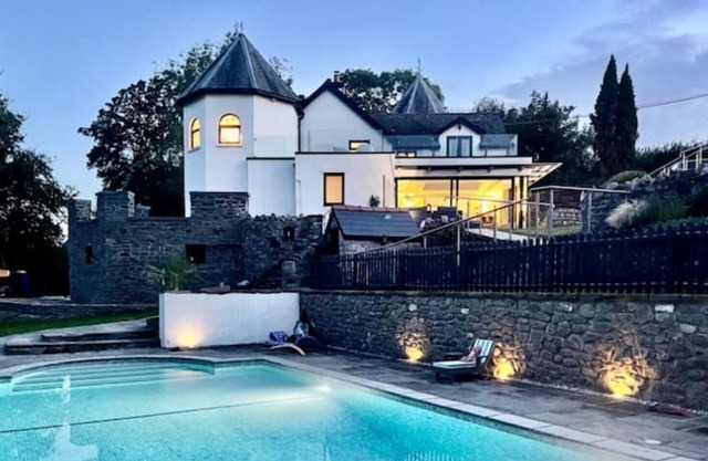 Private 7-bedroom villa with pool, hot-tub and bar