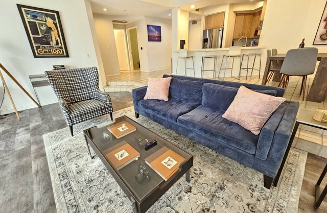 Private condo with cozy beach vibes in Venice!