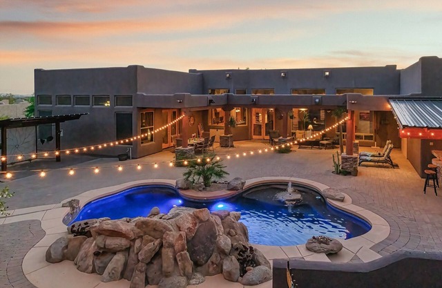 Private Desert Resort, Heated Pool, King Beds, Scenic Mt. Views, Hiking & Golf