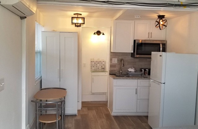 Private Garden Studio close to Downtown St Petes