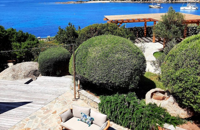Villa baja con jardín privado y piscina climatizada en el mar, tizzano