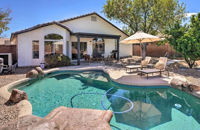 Private Heated Pool: Phoenix Sanctuary w/ Foosball