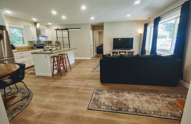 Private Home Convenient to Johnson City, Bristol and Kingsport!