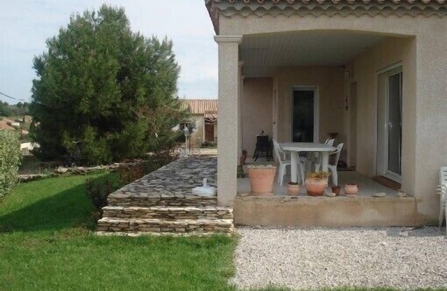 Vivienda unifamiliar en pueblo tranquilo cerca del mar y las montañas