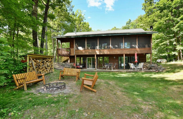 Private Lake Sissabagama house retreat