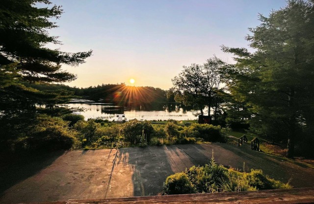 Private Lakefront on Fairview Lake - Sleeps 6-8