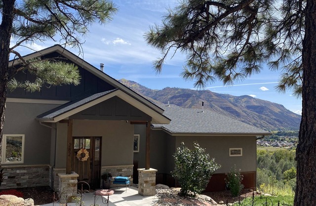 Private location, Central A/C, Amazing Cliff Top Views, National Forest Access