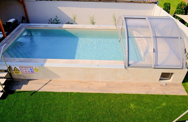 Private Luxury Apartment - LuxVil - Private Pool - Whole House - E-Car Charging