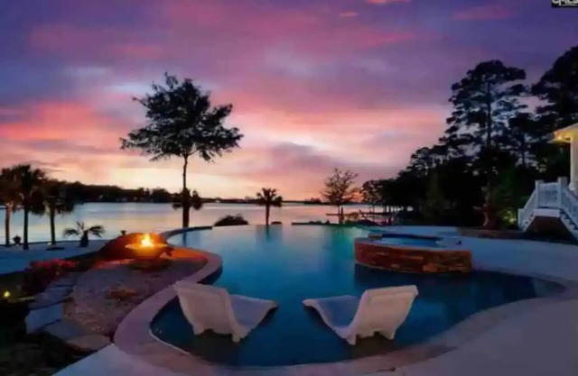 Private Luxury Lakefront Estate