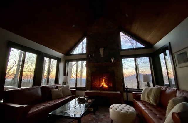 Private Mountain Lodge with Panorama Views