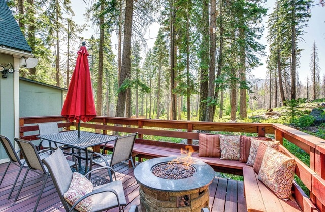 ¡NUEVO! South Lake Tahoe Cabin con cubierta y pozo de fuego