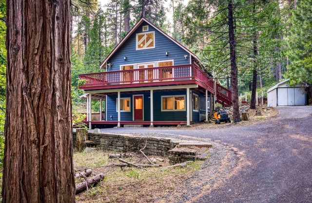 Private Mountain Cabin on 8 Acres-Luxury Amenities and Family Friendly