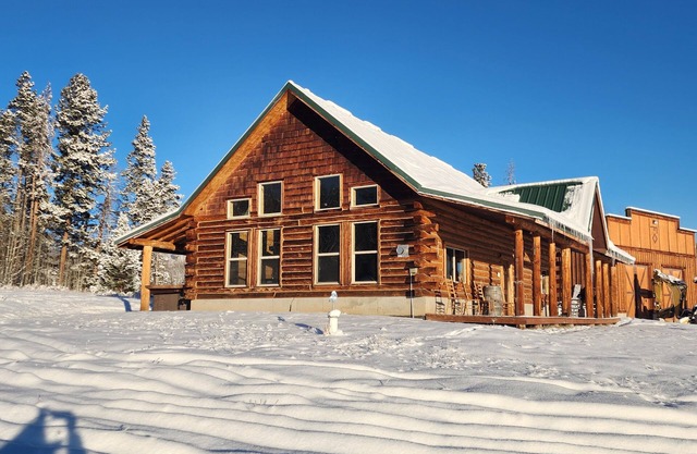 New for VRBO! End of the road privacy that borders National Forest.