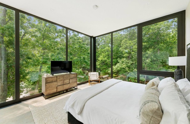 Private Oasis - Glass Villa - East Hampton - Pool